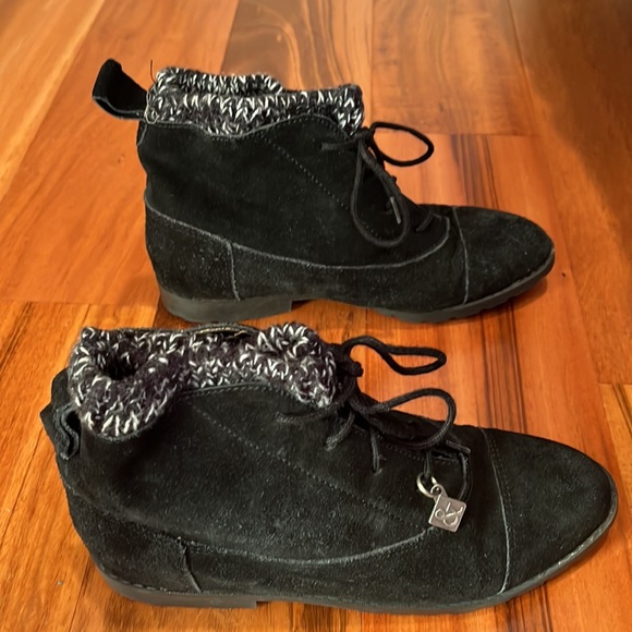 Sam & Libby Black Suede Ankle Booties with Knit Lining, Size 6 1/2 - Picture 2 of 8